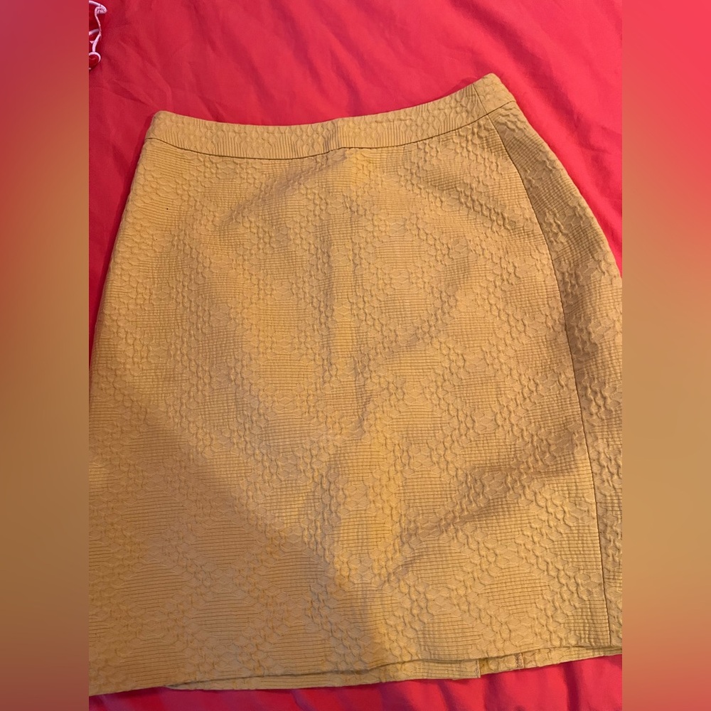 Banana Republic Yellow Textured Pencil Skirt. NWOT